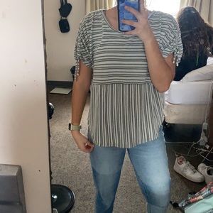 Cute blouse from buckle, size small!